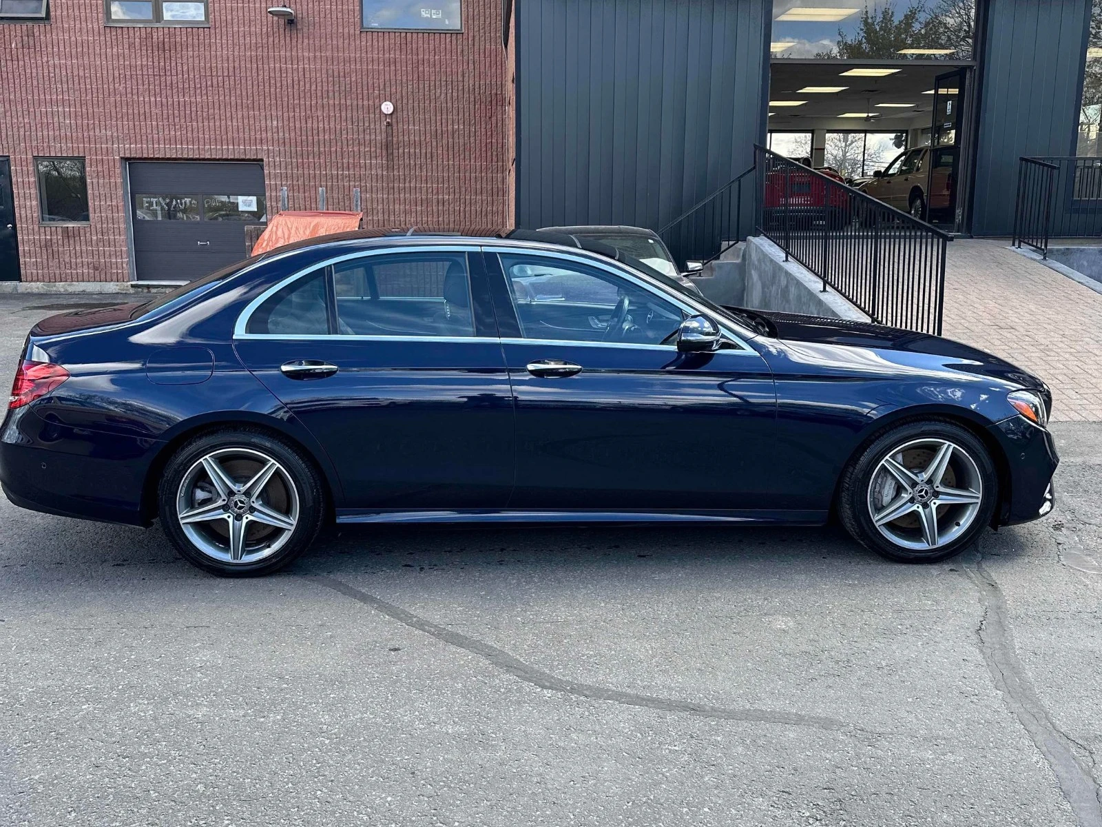 Mercedes-Benz E 400 AMG* BURMESTER* ПОДГРЕВ* М.ТОЧКА* 360, снимка 4 - Автомобили и джипове - 54479813