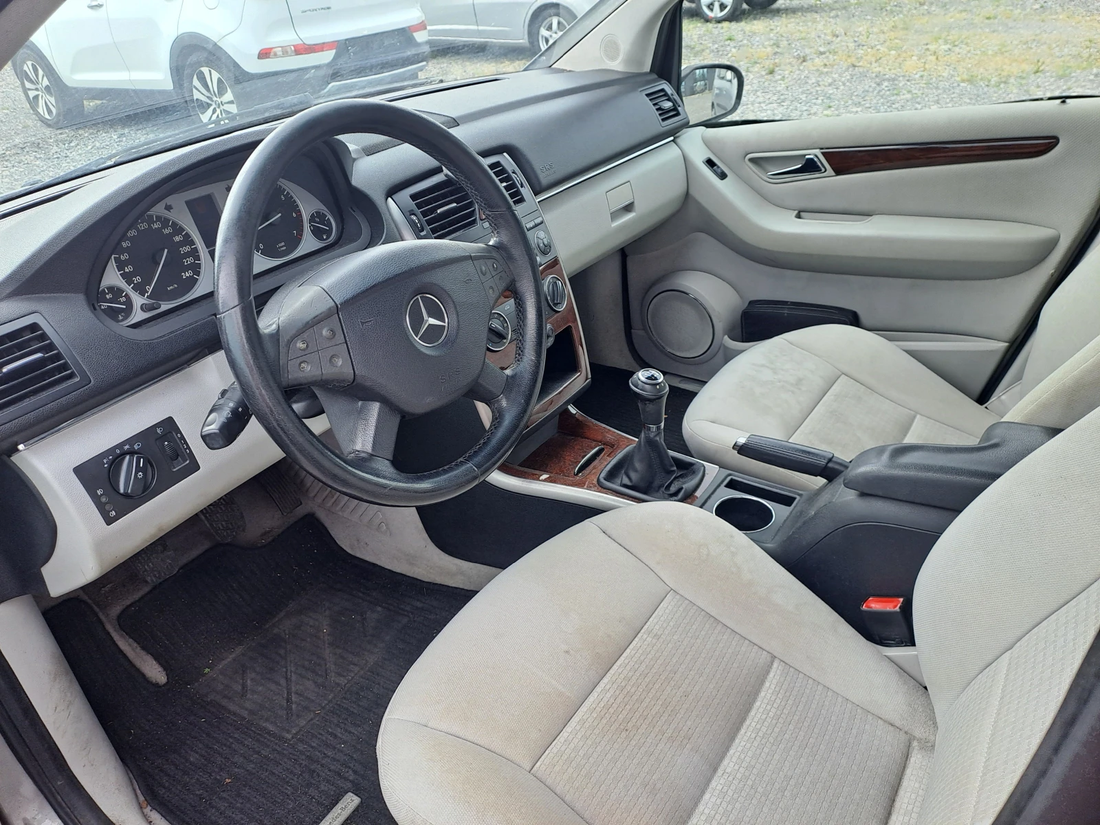 Mercedes-Benz B 150 1.5i 95к.с., снимка 6 - Автомобили и джипове - 54603898