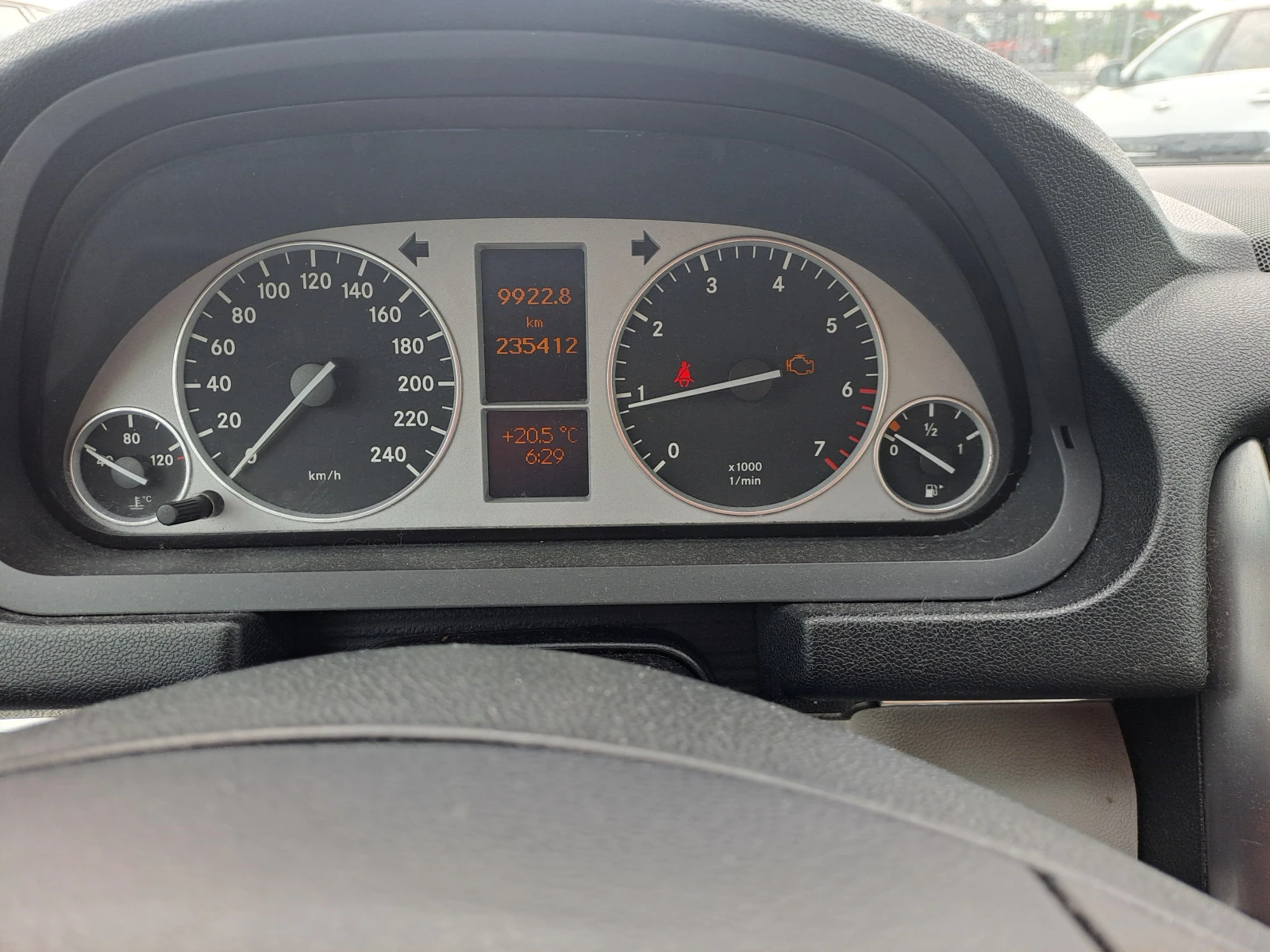 Mercedes-Benz B 150 1.5i 95к.с., снимка 9 - Автомобили и джипове - 54603898