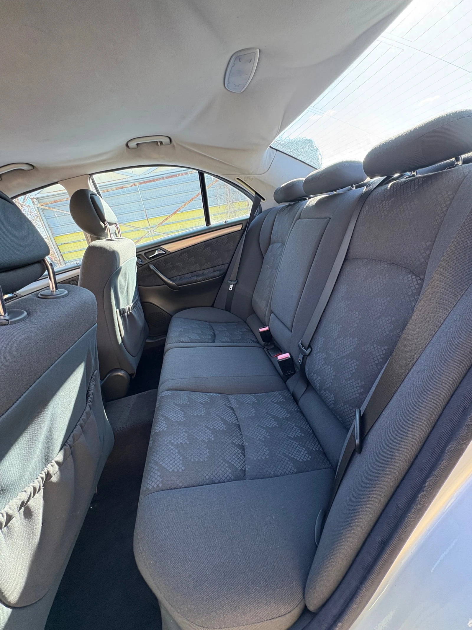 Mercedes-Benz C 220 Avantgarde, снимка 4 - Автомобили и джипове - 54691558