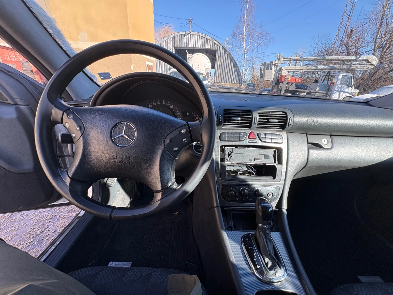 Mercedes-Benz C 220 Avantgarde, снимка 3 - Автомобили и джипове - 54691558