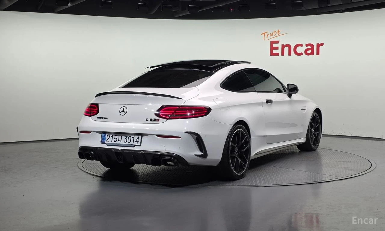 Mercedes-Benz C 63 AMG Coupe* КЕРАМИКА* BURMESTER* CARBON* 360 CAM* PANO*, снимка 3 - Автомобили и джипове - 54738262