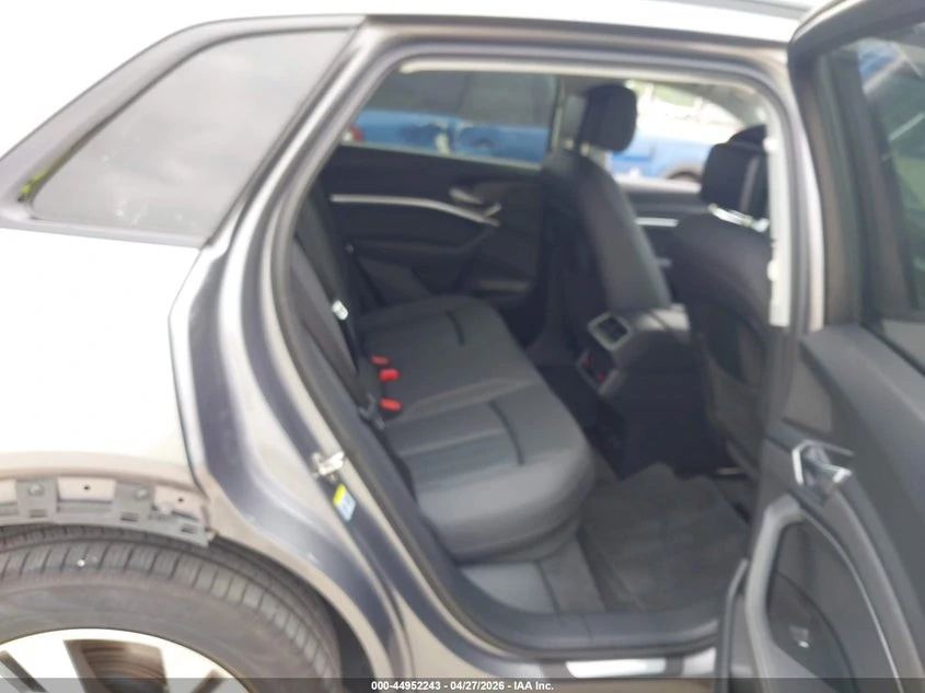 Audi E-Tron QUATTRO* PREMIUM* ПОДГРЕВ* 360* КАМЕРИ* , снимка 11 - Автомобили и джипове - 54813930