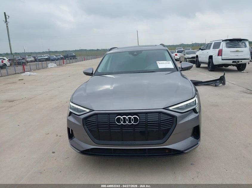 Audi E-Tron QUATTRO* PREMIUM* ПОДГРЕВ* 360* КАМЕРИ* , снимка 3 - Автомобили и джипове - 54813930