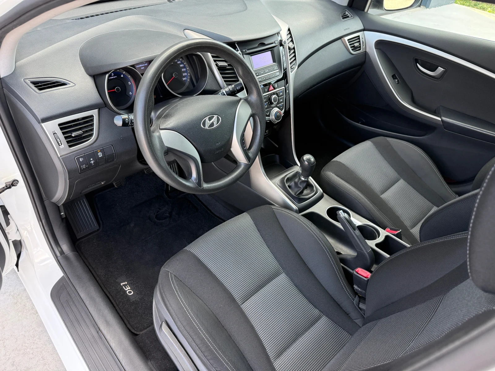 Hyundai I30 1.6CRDi, LED, EURO 6B! * 108 000км* KTEO OK!, снимка 11 - Автомобили и джипове - 55533990
