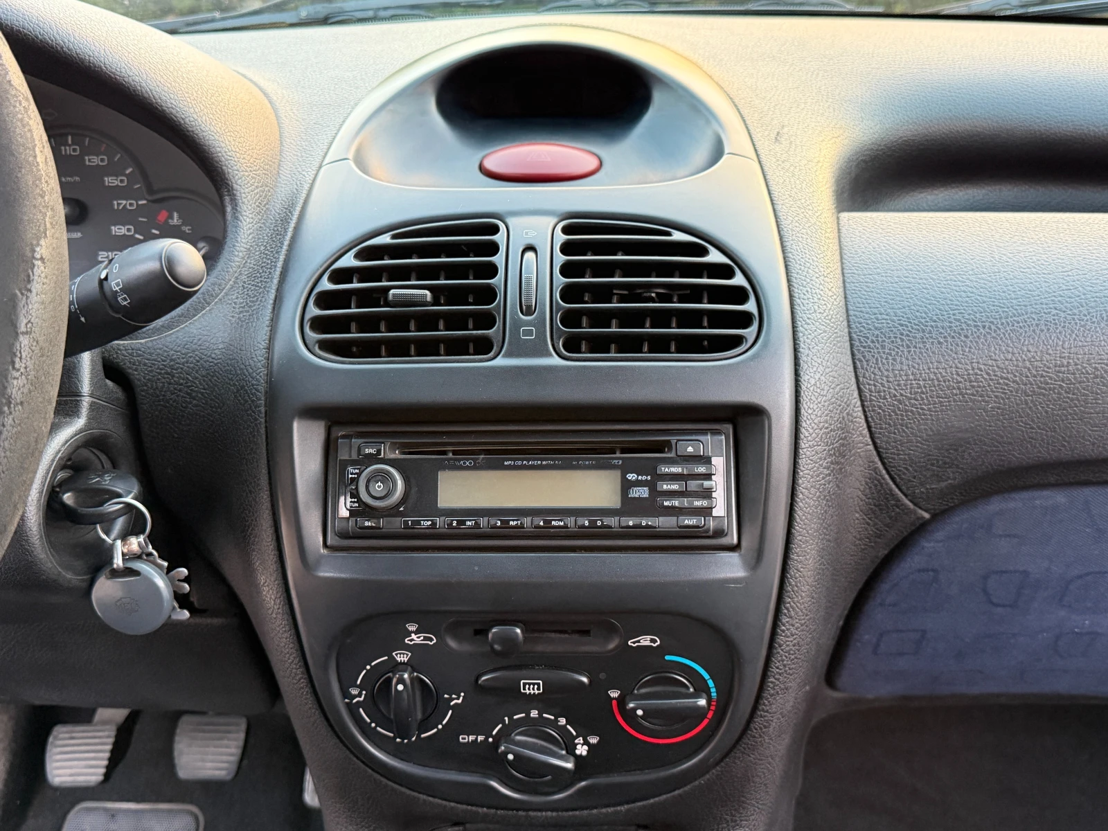 Peugeot 206 1.4 HDi, снимка 14 - Автомобили и джипове - 56633501