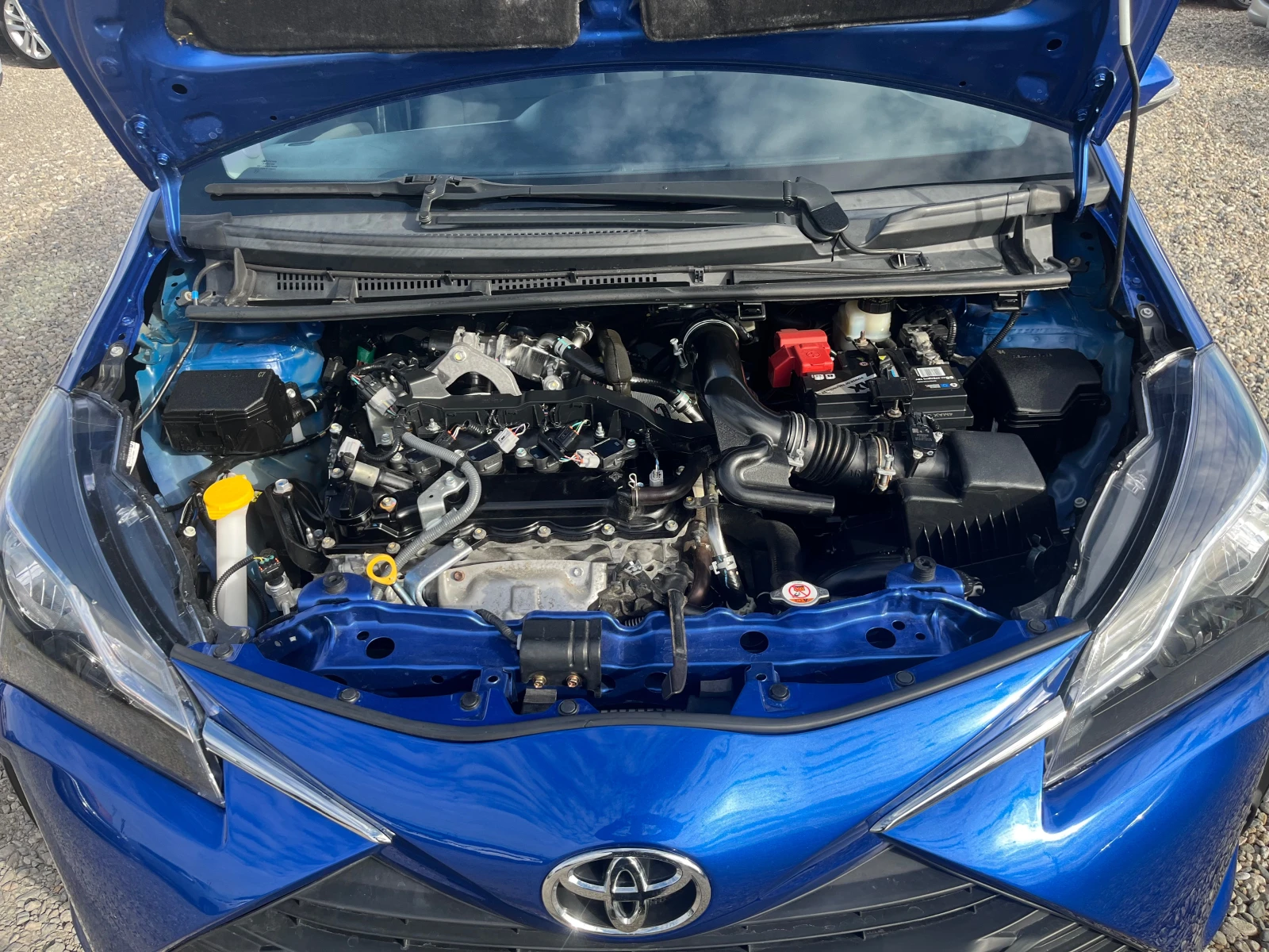 Toyota Yaris 1.5 BENZIN, снимка 16 - Автомобили и джипове - 56680315