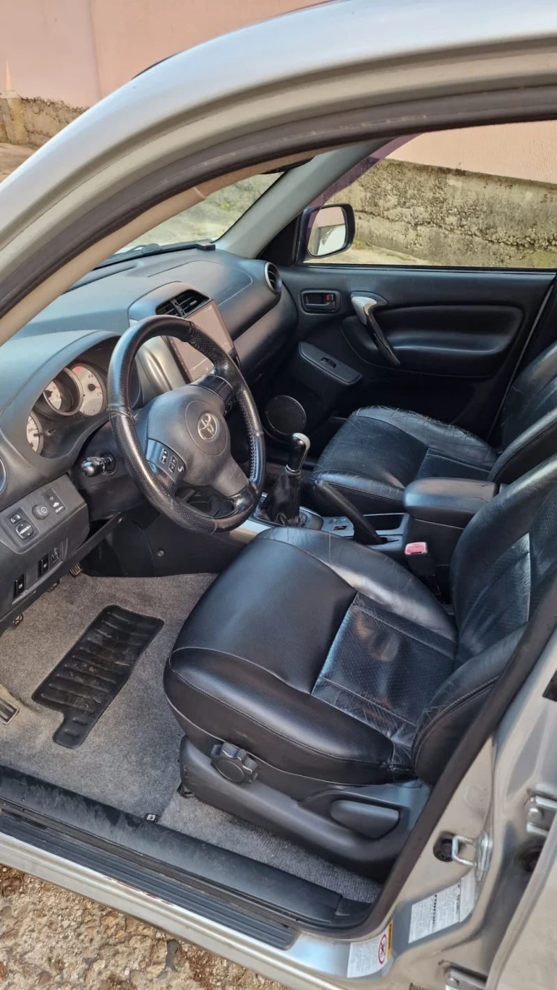 Toyota Rav4 2.0D4D, снимка 8 - Автомобили и джипове - 48147361