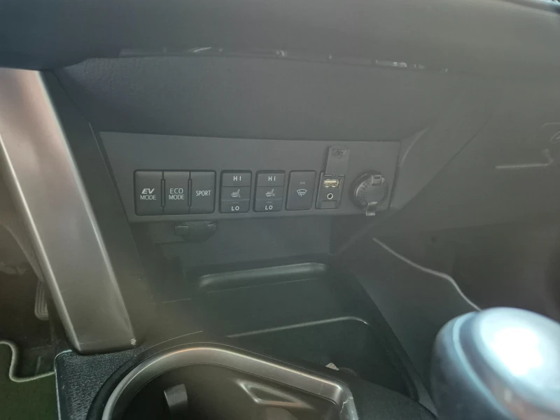 Toyota Rav4, снимка 11 - Автомобили и джипове - 52897380