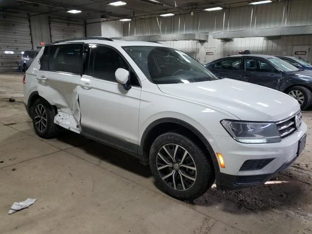 VW Tiguan, снимка 4 - Автомобили и джипове - 49538011