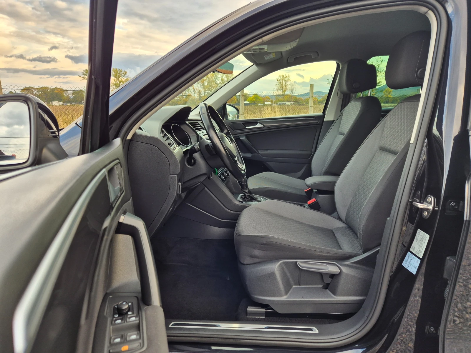 VW Tiguan 2.0TDI* AUTOMAT*  | Mobile.bg — изображение 9
