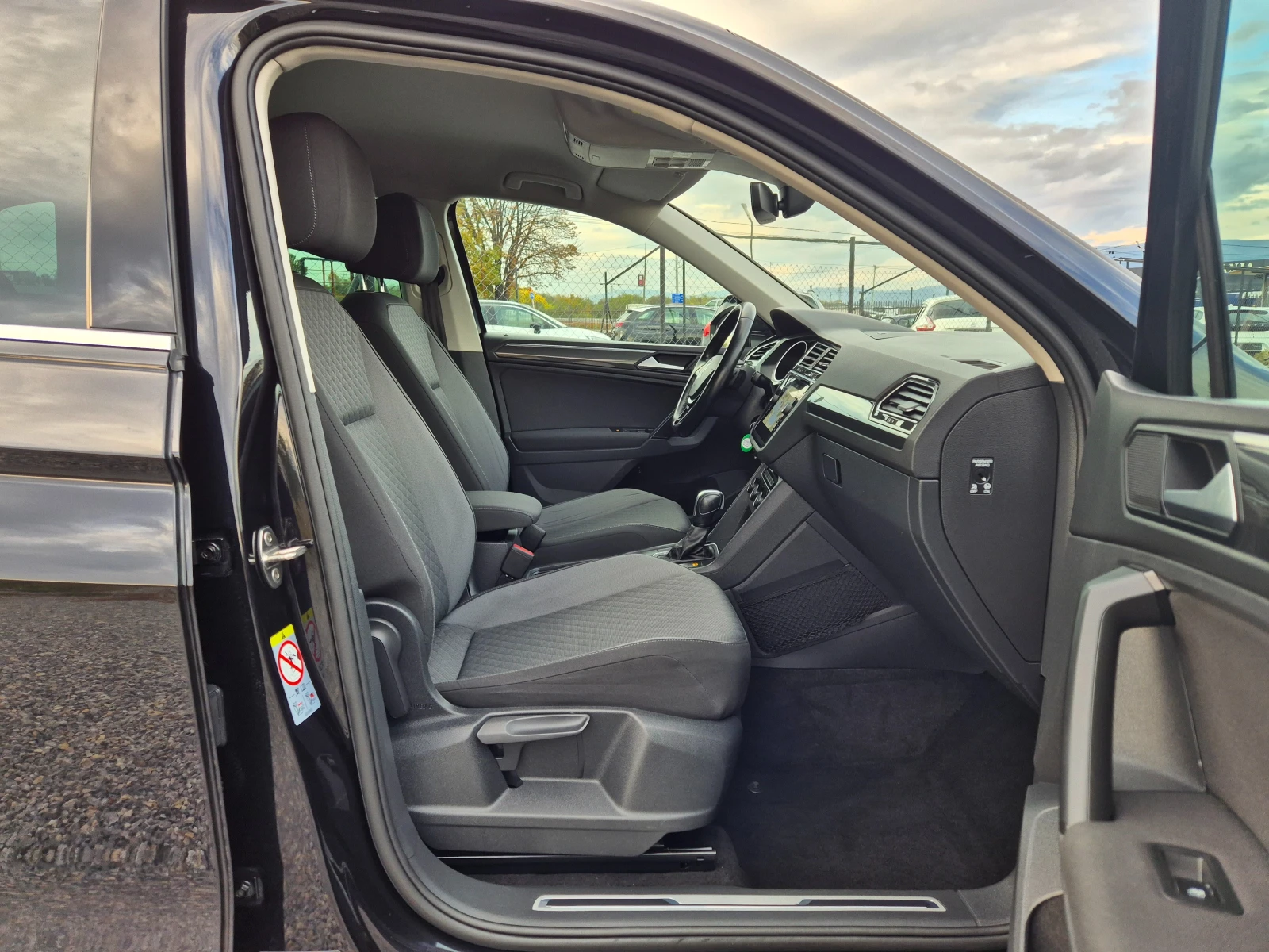 VW Tiguan 2.0TDI* AUTOMAT*  | Mobile.bg — изображение 10