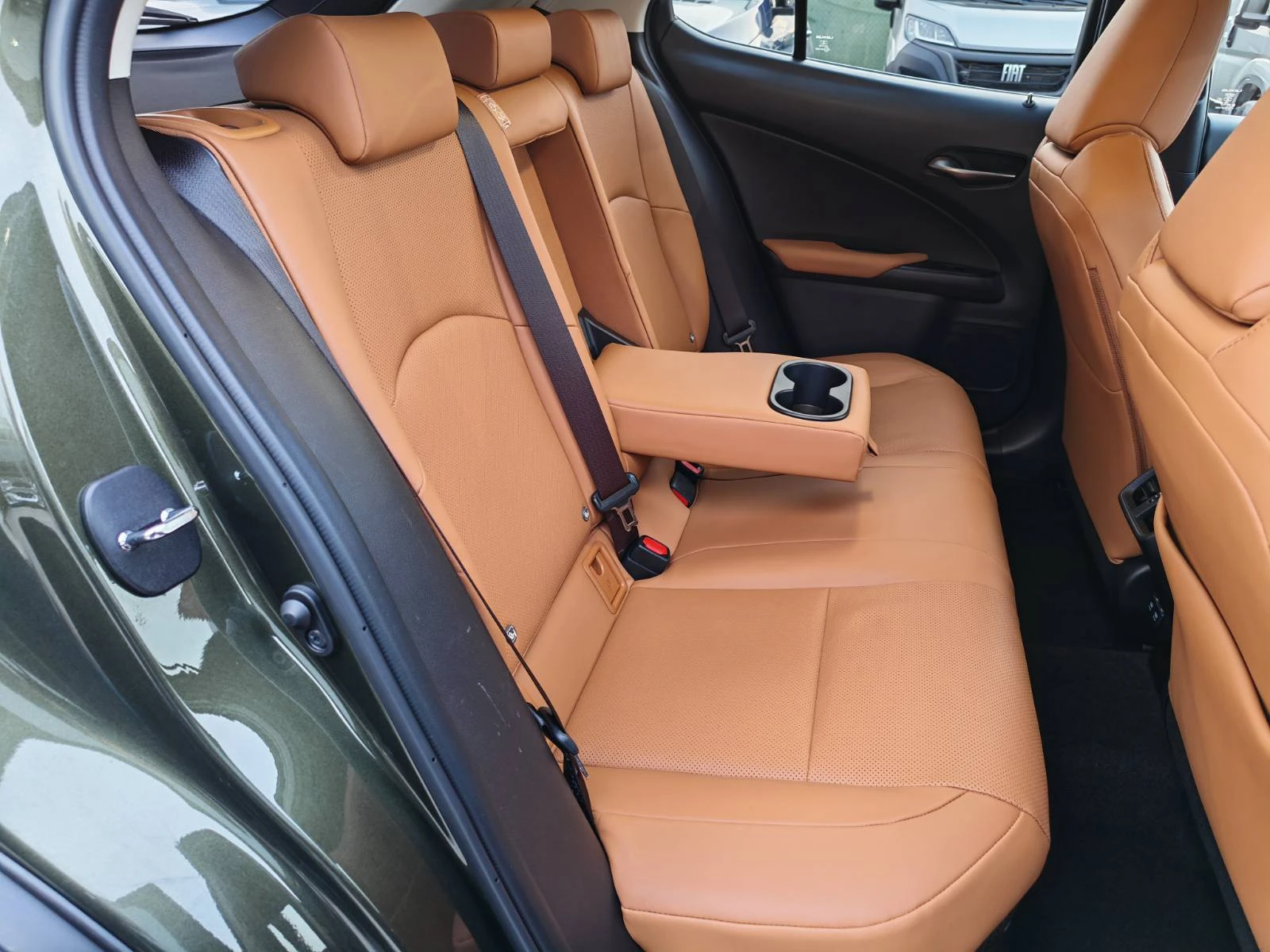 Lexus UX 250h TRIPLE-BEAM LED/Подгрев/Обдухване/Камера 360/HUB, снимка 16 - Автомобили и джипове - 54177955