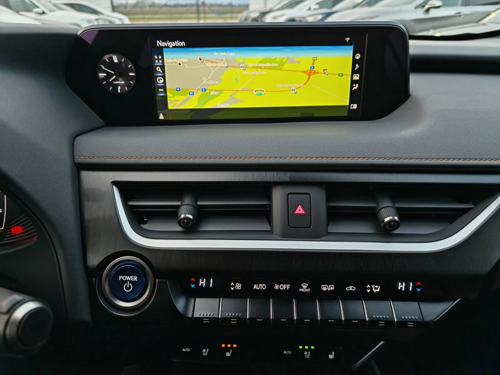 Lexus UX 250h TRIPLE-BEAM LED/Подгрев/Обдухване/Камера 360/HUB, снимка 12 - Автомобили и джипове - 54177955