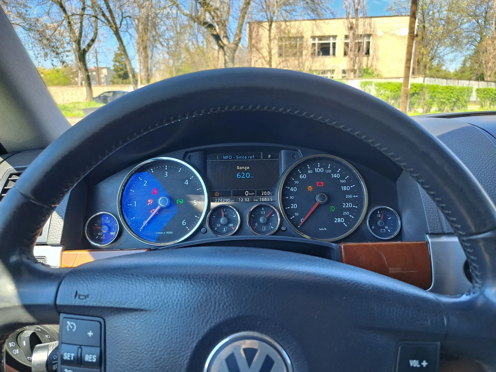 VW Touareg 3.0 TDI, снимка 7 - Автомобили и джипове - 54733334