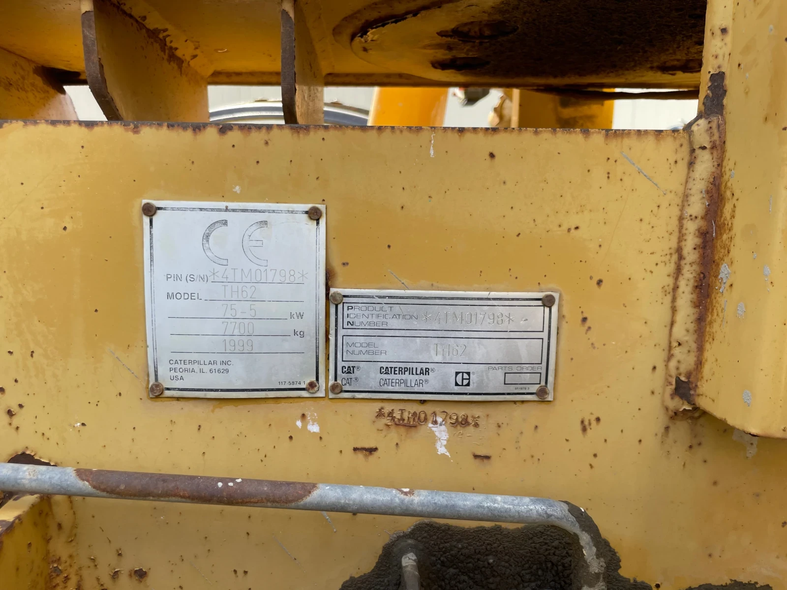 Телескопичен товарач Caterpillar CAT TH62. 6m - изображение 5