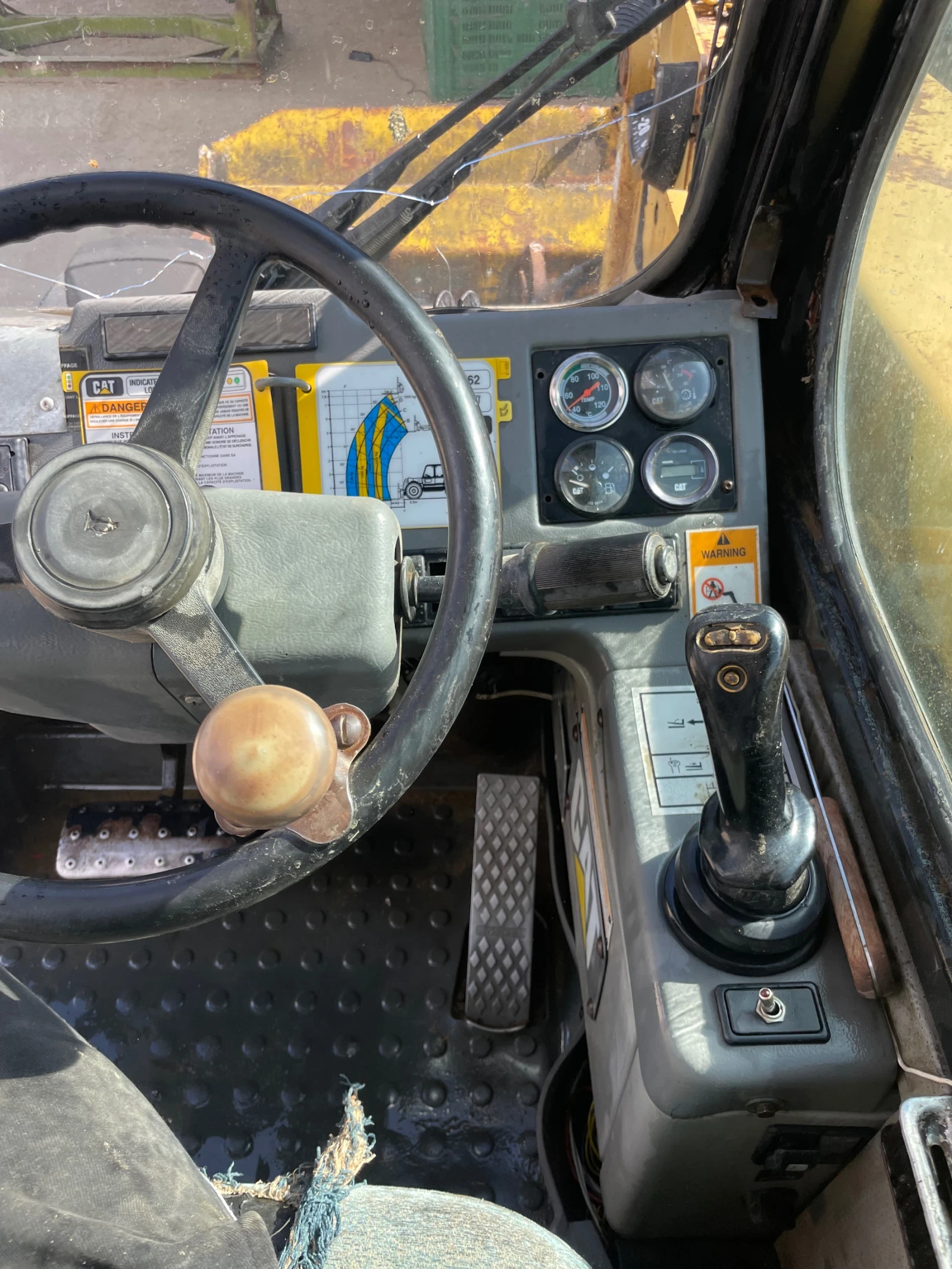 Телескопичен товарач Caterpillar CAT TH62. 6m - изображение 9