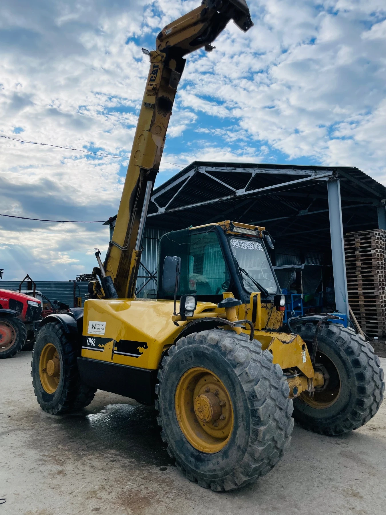 Телескопичен товарач Caterpillar CAT TH62. 6m - изображение 2