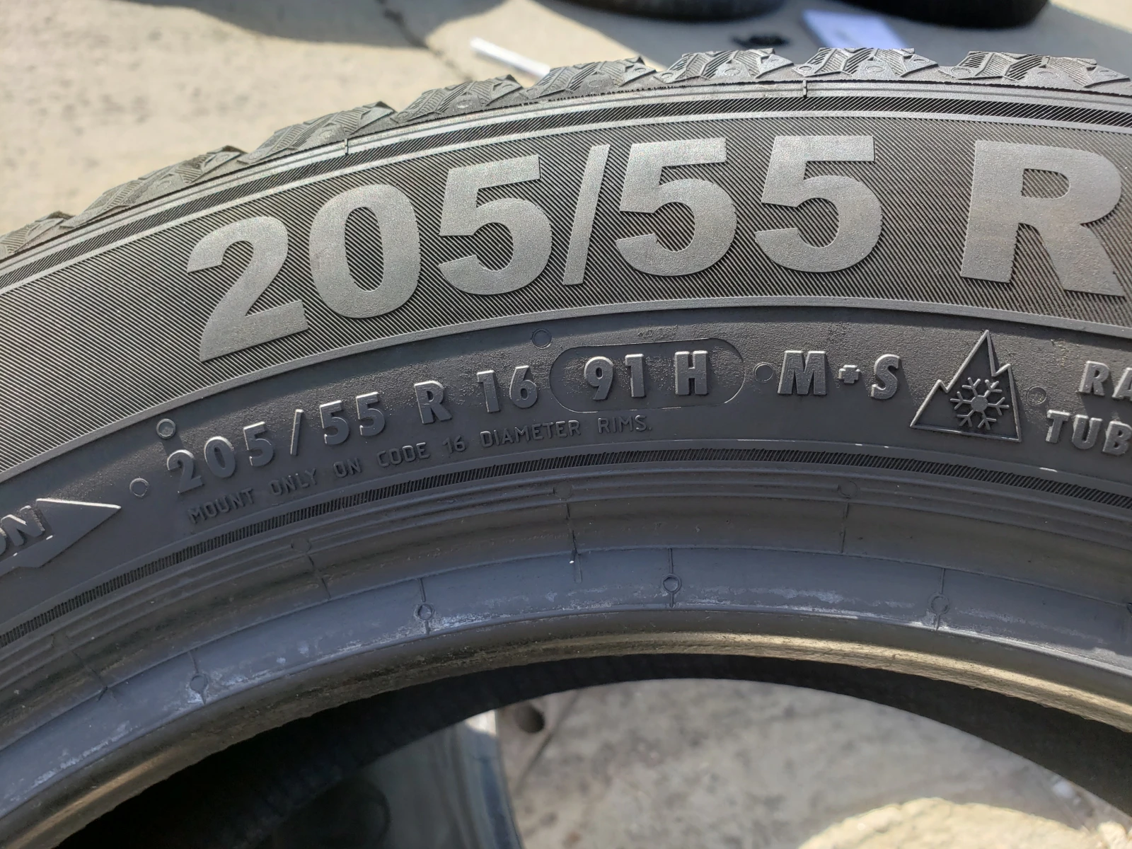 Гуми Зимни 205/55R16, снимка 7 - Гуми и джанти - 56337304