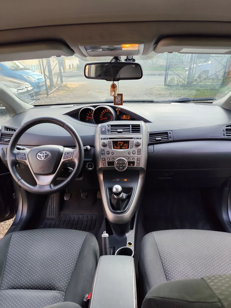 Toyota Verso 2.0 D4D, снимка 12 - Автомобили и джипове - 47773631