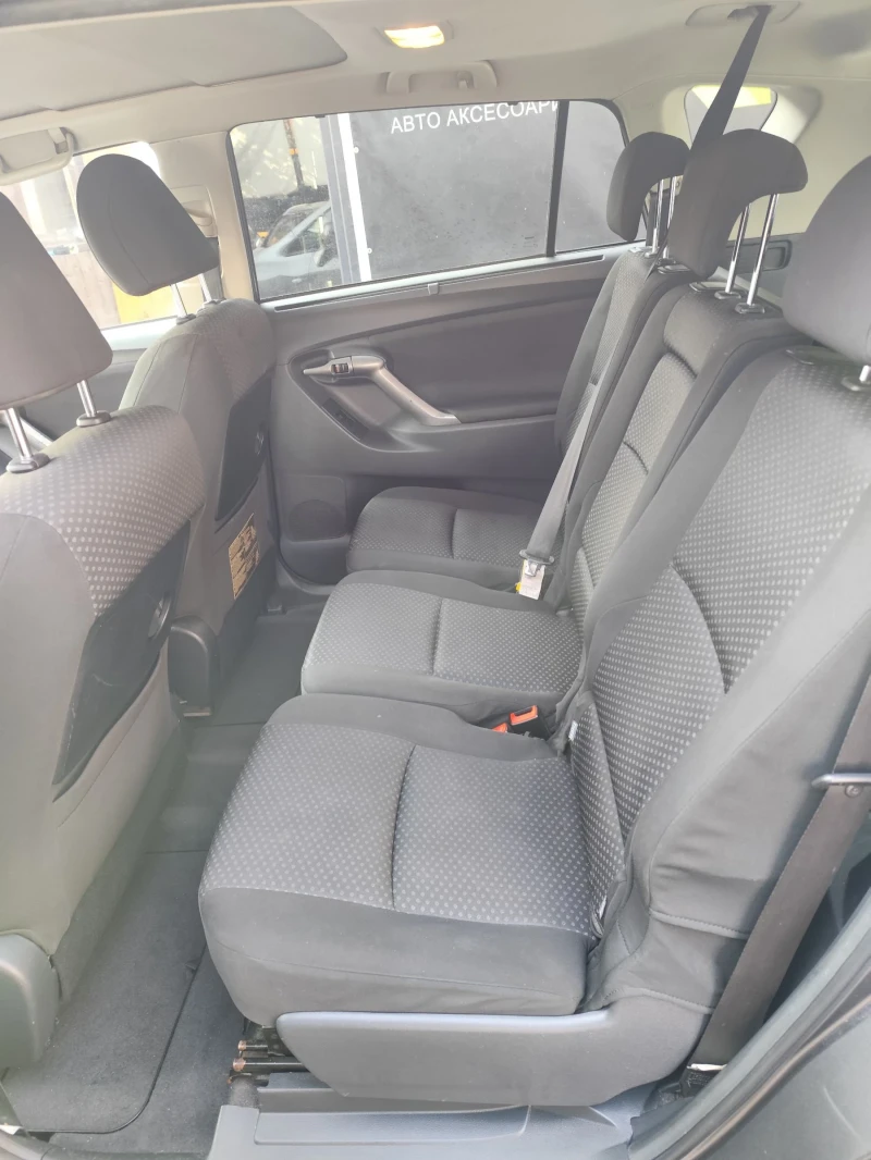 Toyota Verso 2.0 D4D, снимка 10 - Автомобили и джипове - 47773631