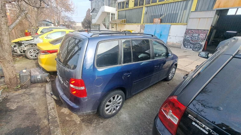 VW Touran, снимка 4 - Автомобили и джипове - 48866227