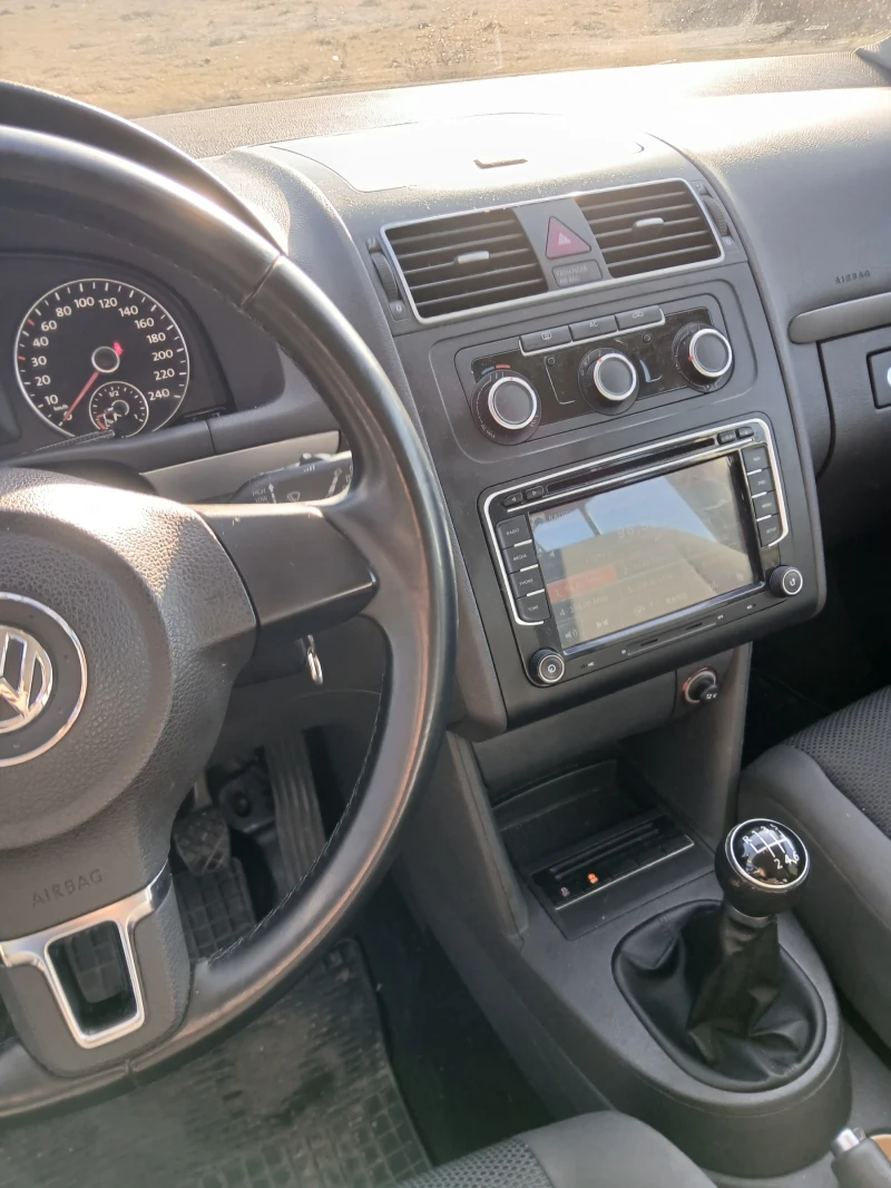 VW Touran 1.6 TDI, снимка 6 - Автомобили и джипове - 48956129