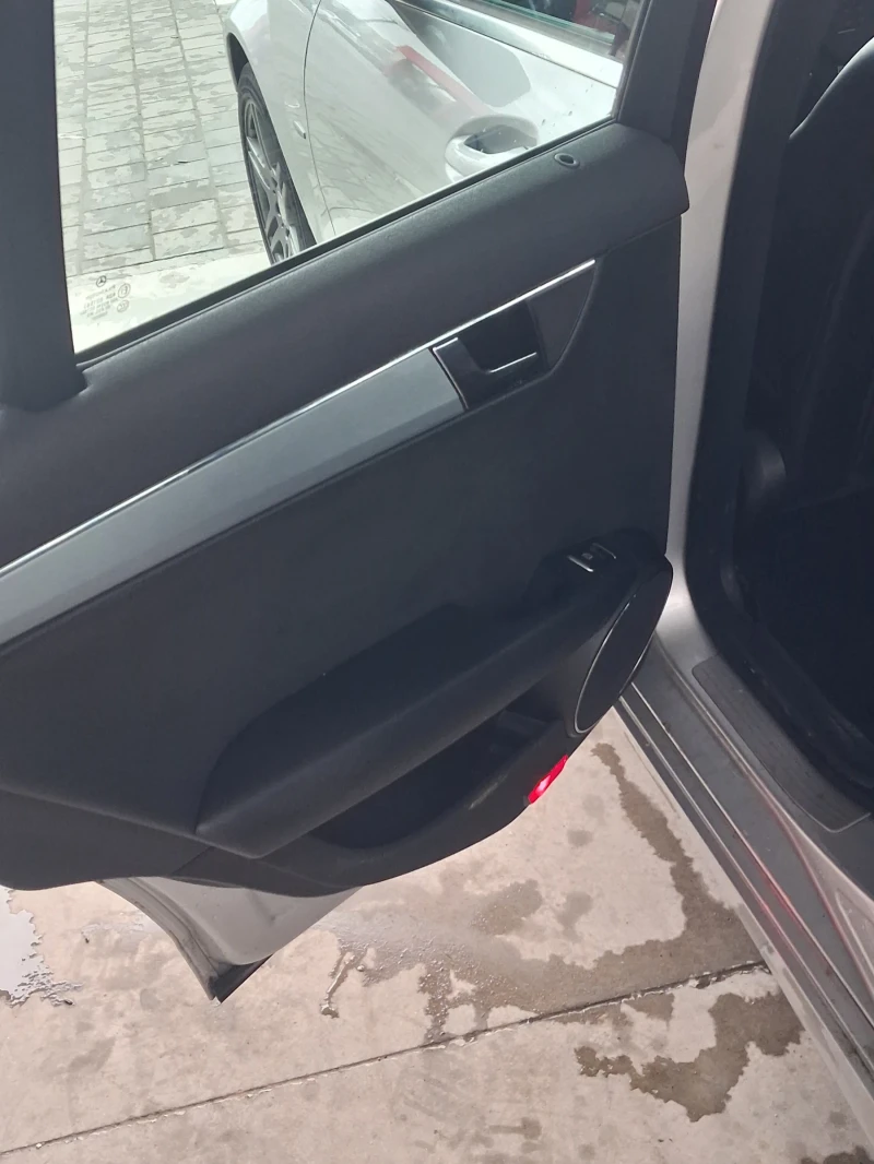 Mercedes-Benz C 220, снимка 10 - Автомобили и джипове - 53061248