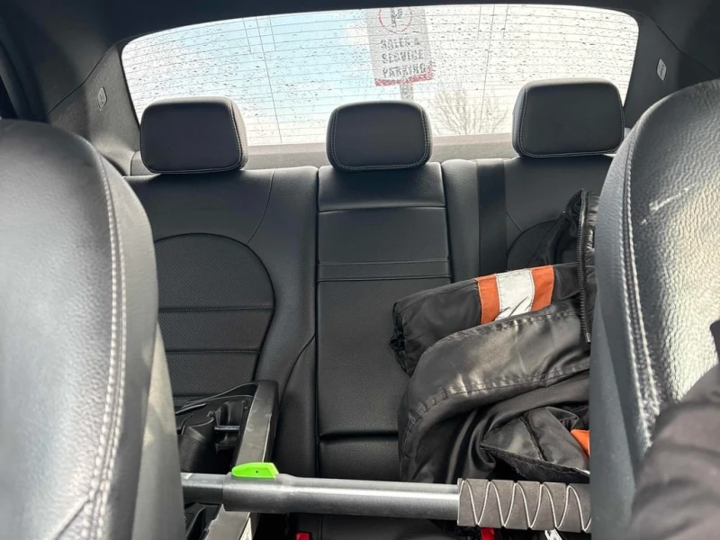 Mercedes-Benz C 300 * CARFAX * ПОДГРЕВИ * КАМЕРА, снимка 11 - Автомобили и джипове - 53447966