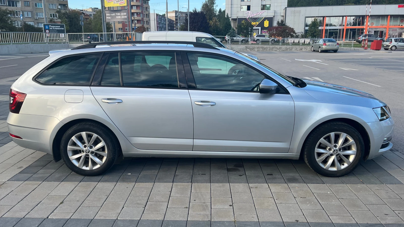 Skoda Octavia 1.5 G -TEC /заводски метан/в Гаранция/ - изображение 8