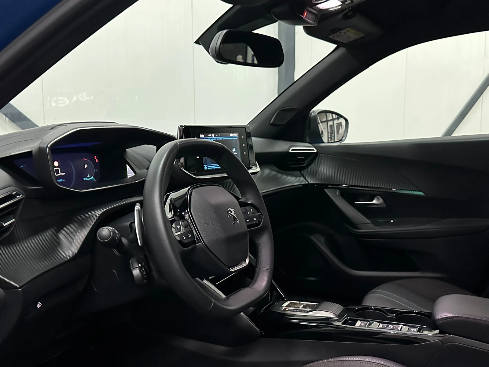 Peugeot 2008 ALLURE* PureTech* ПОДГРЕВ* CARPLAY, снимка 9 - Автомобили и джипове - 56739829