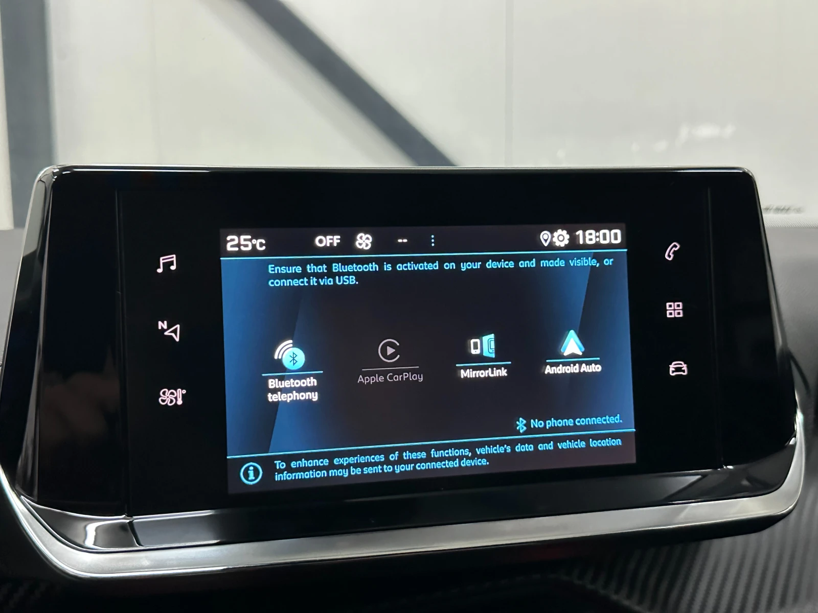Peugeot 2008 ALLURE* PureTech* ПОДГРЕВ* CARPLAY, снимка 14 - Автомобили и джипове - 56739829