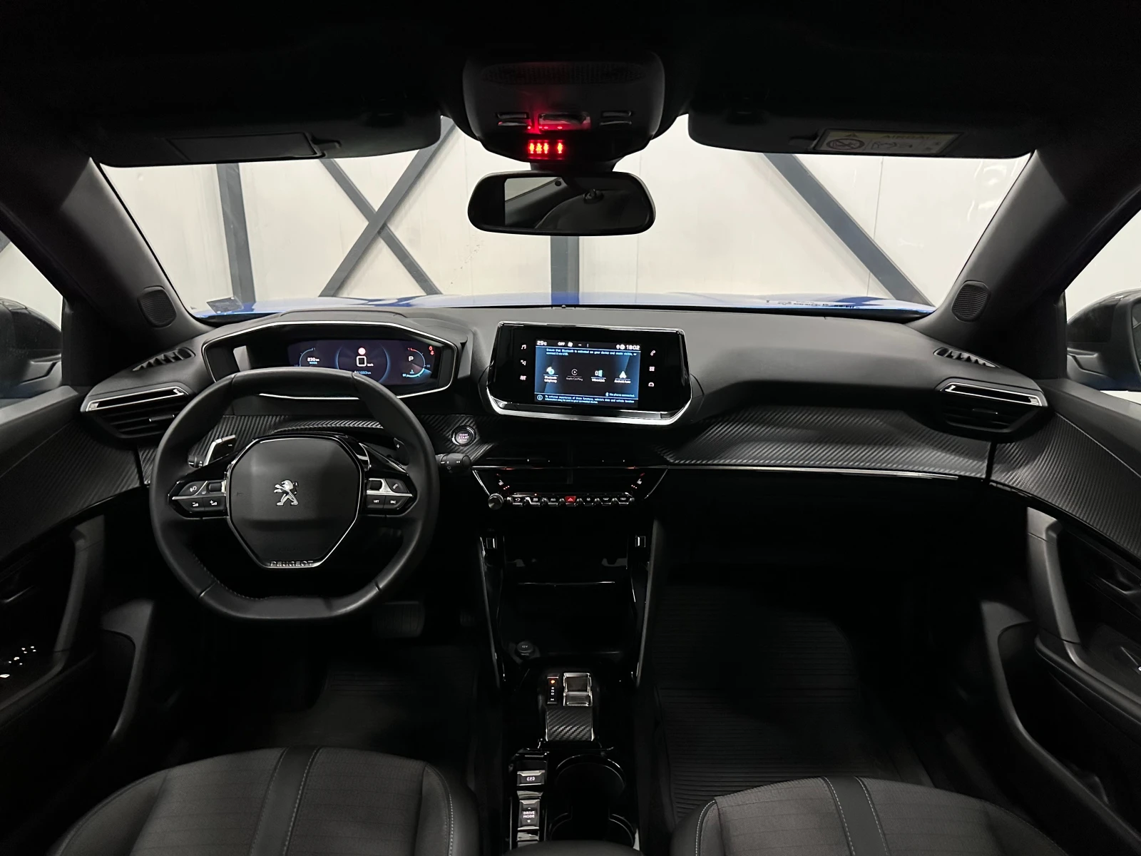 Peugeot 2008 ALLURE* PureTech* ПОДГРЕВ* CARPLAY, снимка 11 - Автомобили и джипове - 56739829