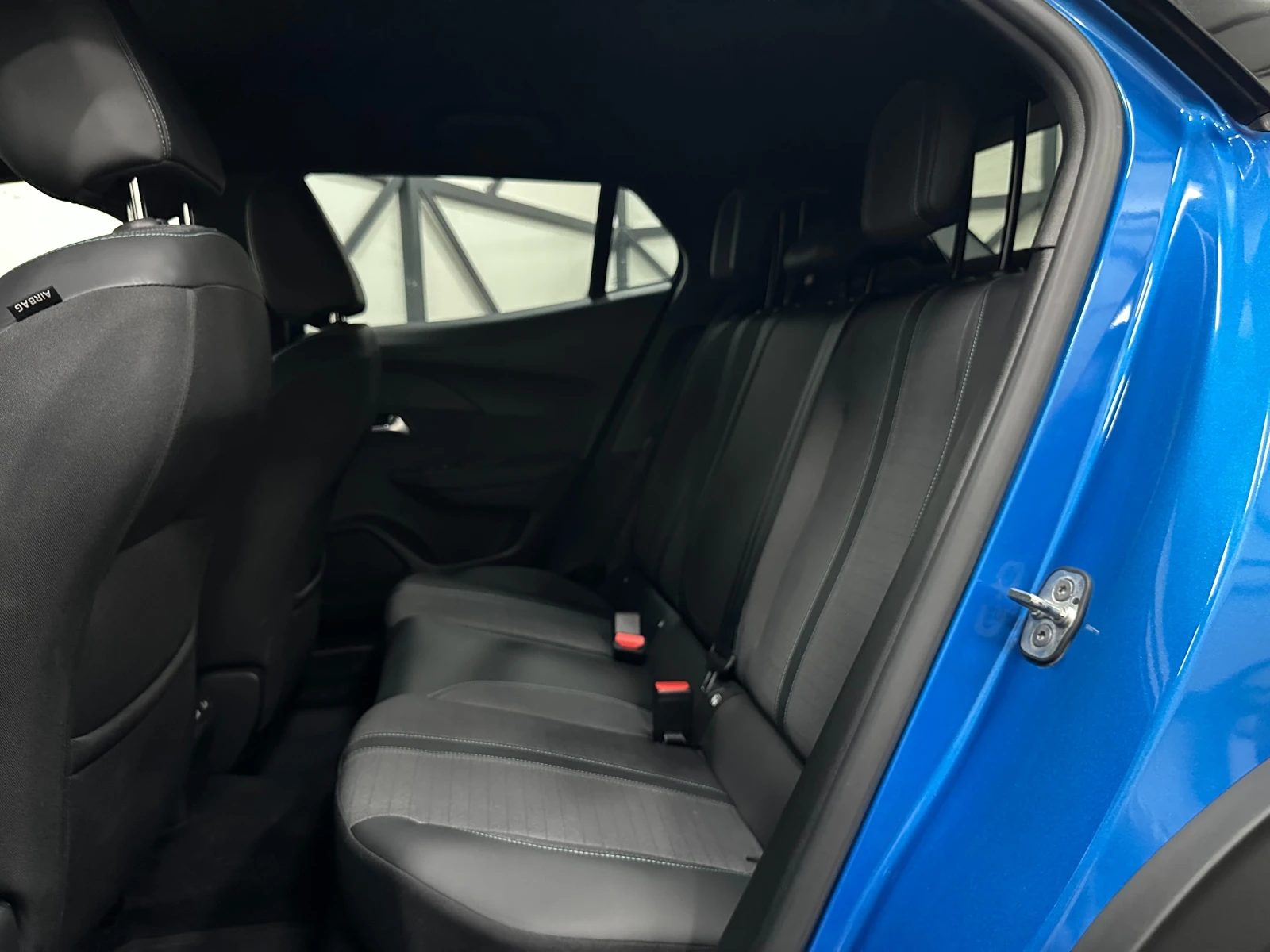 Peugeot 2008 ALLURE* PureTech* ПОДГРЕВ* CARPLAY, снимка 16 - Автомобили и джипове - 56739829