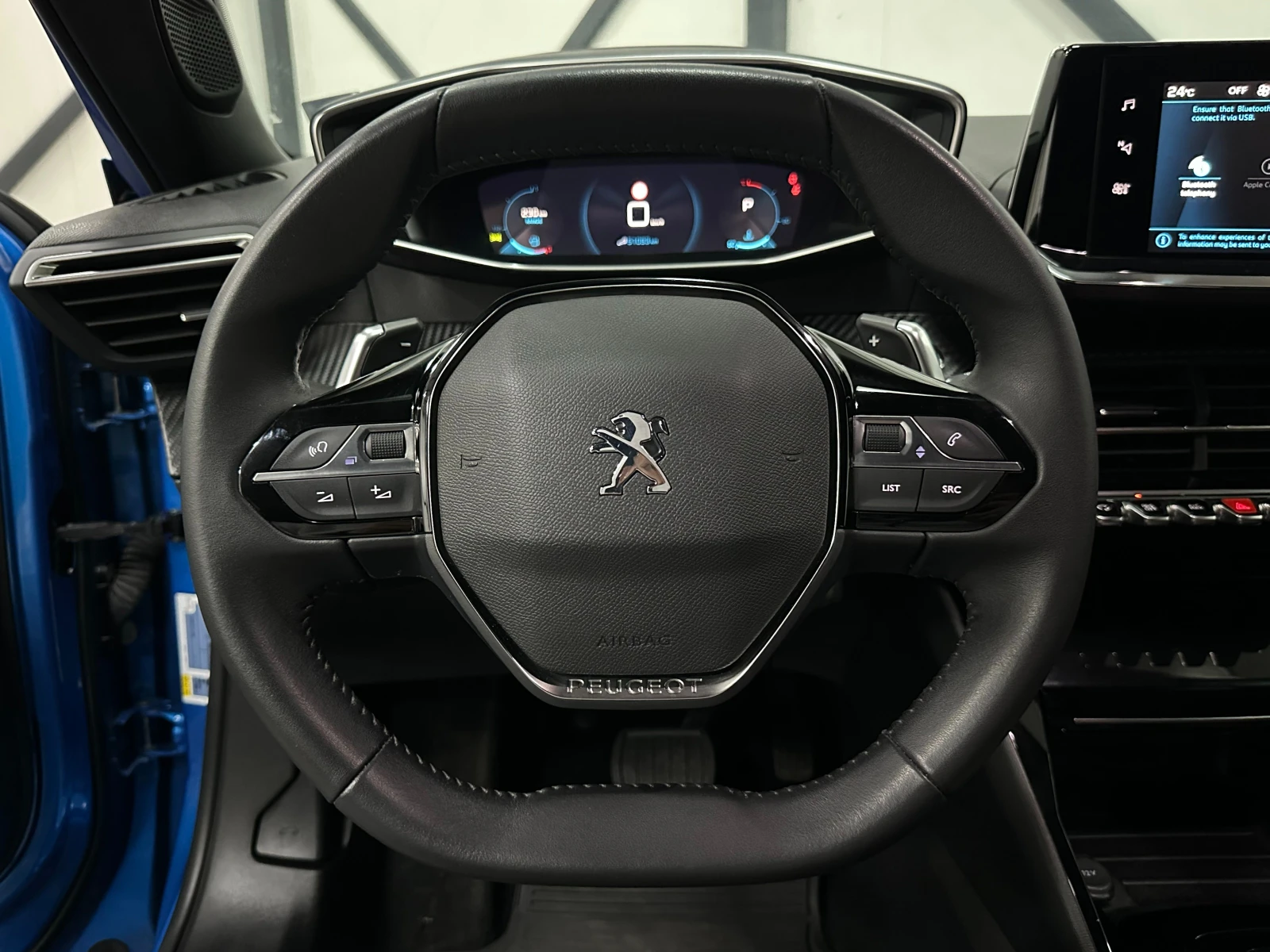 Peugeot 2008 ALLURE* PureTech* ПОДГРЕВ* CARPLAY, снимка 12 - Автомобили и джипове - 56739829