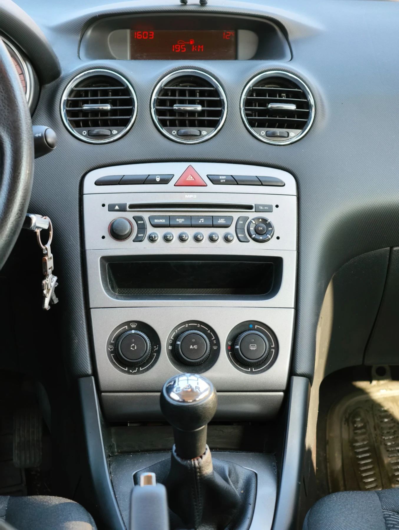 Peugeot 308 1.6 hdi, снимка 11 - Автомобили и джипове - 53849991