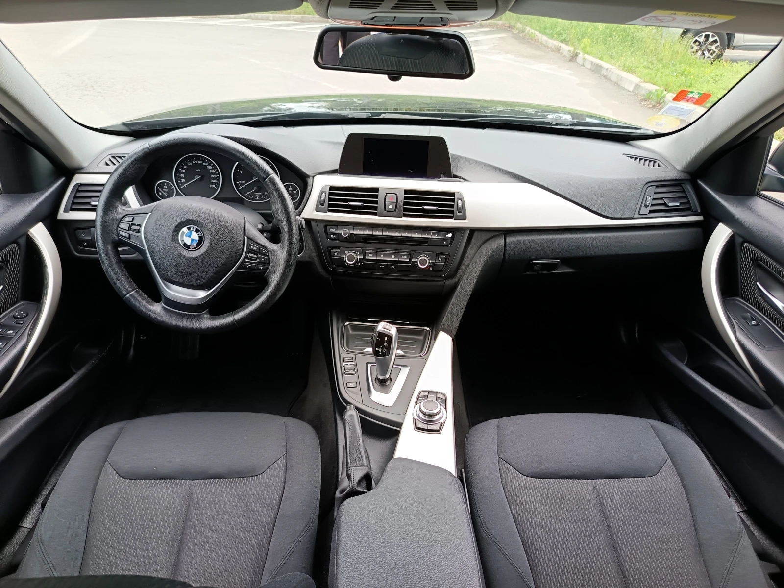 BMW 320 xDrive, снимка 12 - Автомобили и джипове - 54493484