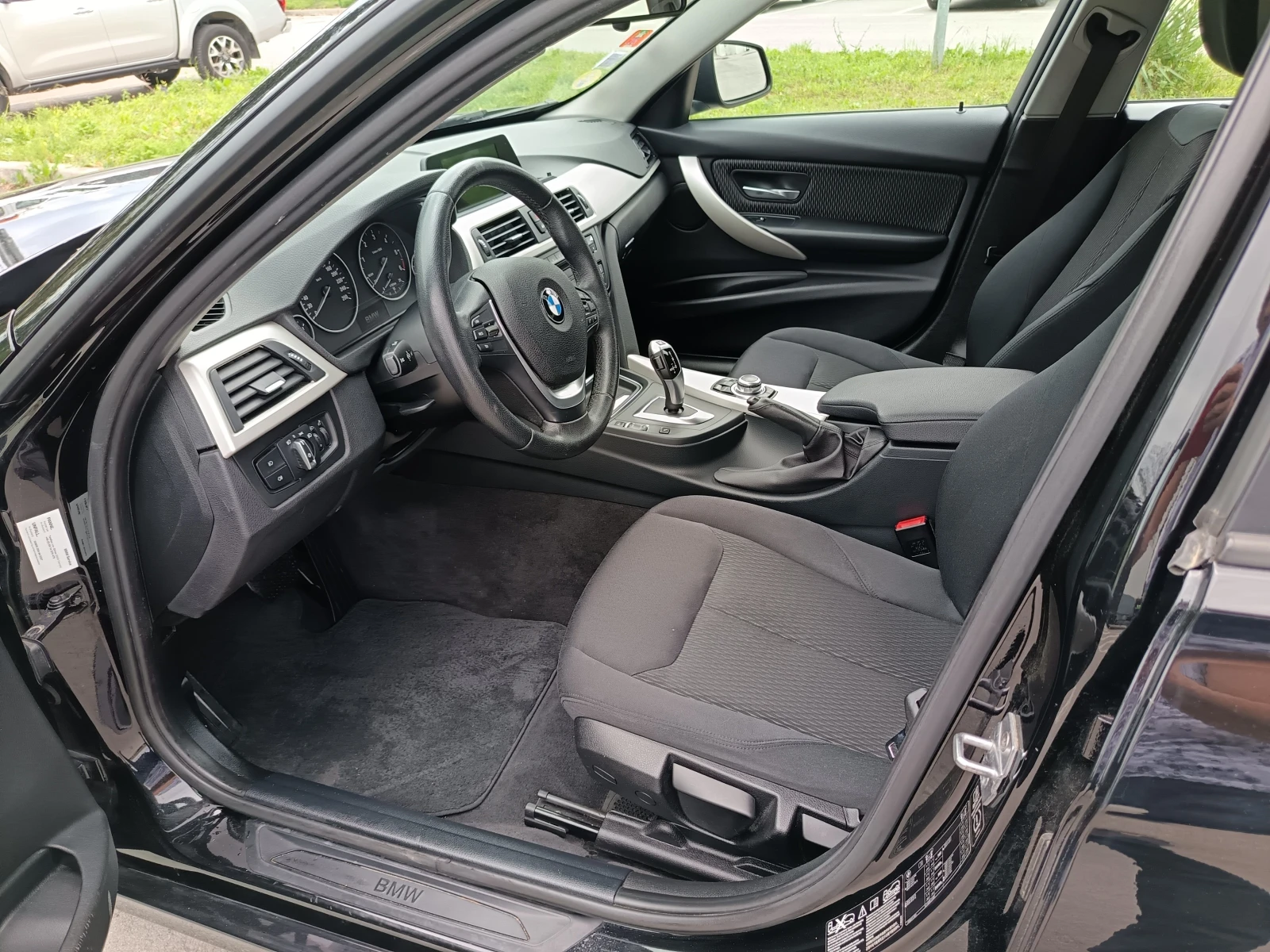 BMW 320 xDrive, снимка 10 - Автомобили и джипове - 54493484