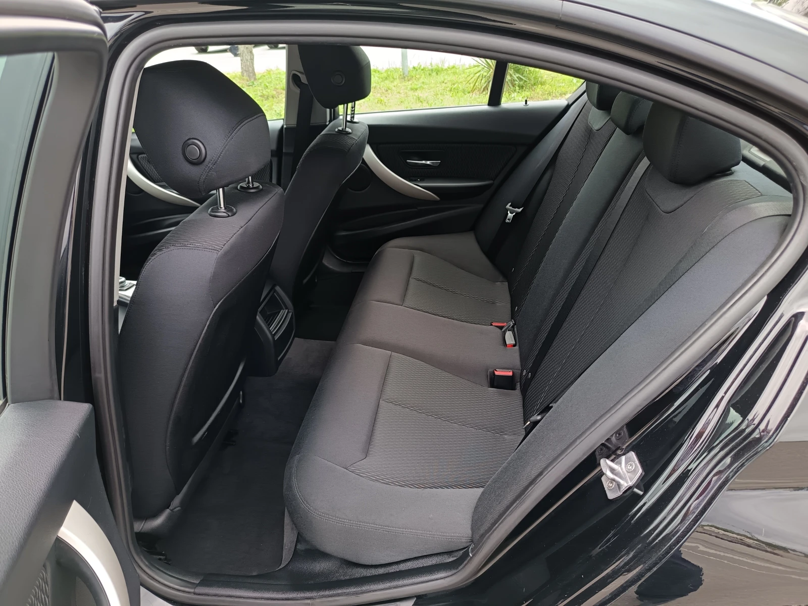 BMW 320 xDrive, снимка 11 - Автомобили и джипове - 54493484