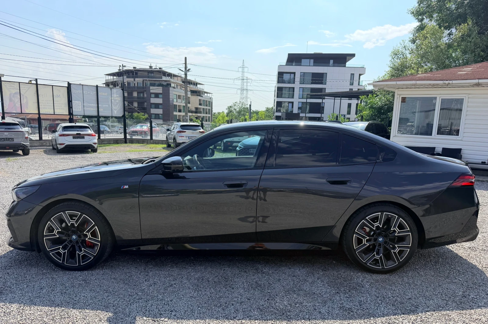 BMW i5 eDrive40 M-SPORT PRO INDIVIDUAL ГАРАНЦИЯ, снимка 2 - Автомобили и джипове - 55112901