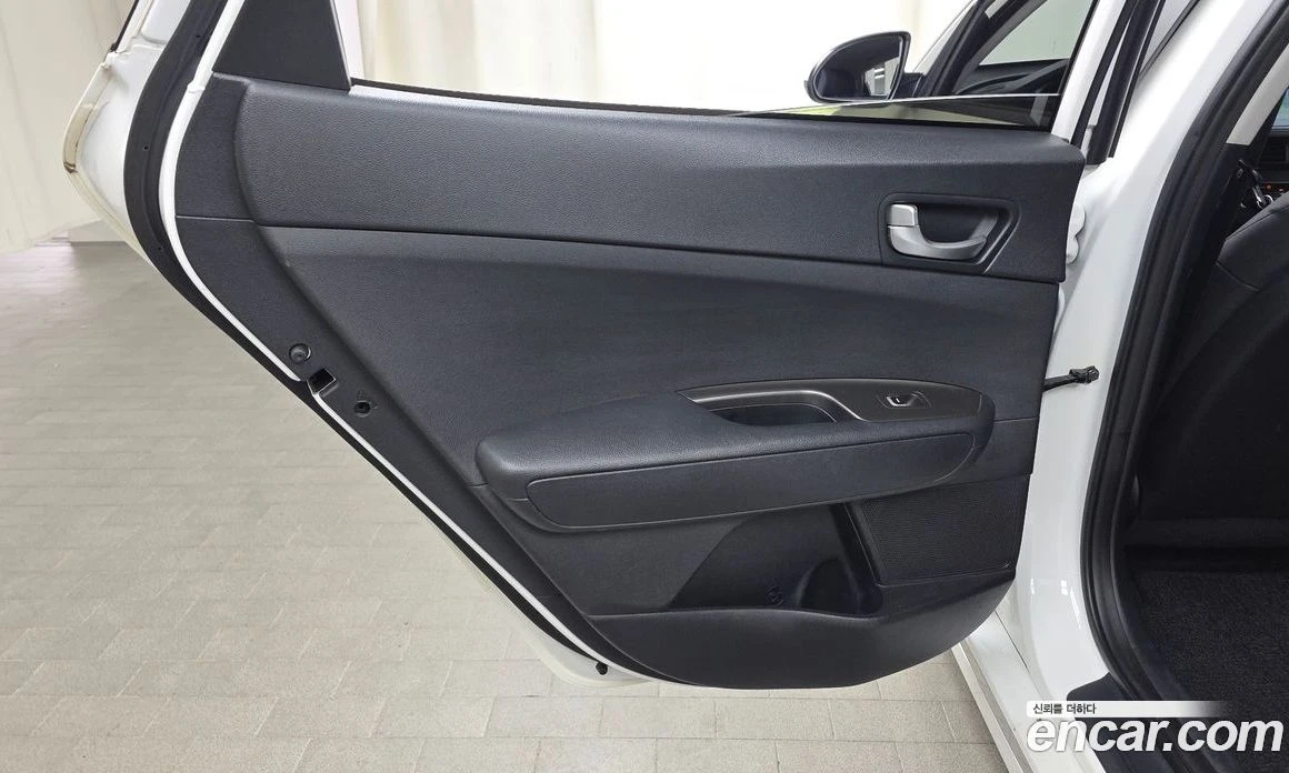 Kia K5 2.0 Luxury, снимка 15 - Автомобили и джипове - 55669079