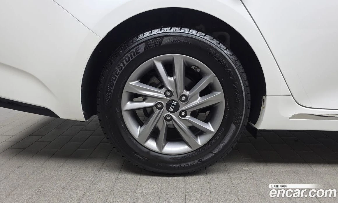 Kia K5 2.0 Luxury, снимка 5 - Автомобили и джипове - 55669079