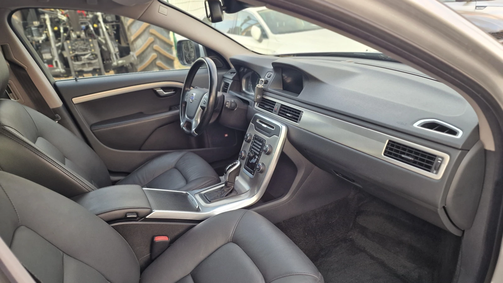 Volvo Xc70 2.4 D4 Business Mumentum, снимка 10 - Автомобили и джипове - 55796305