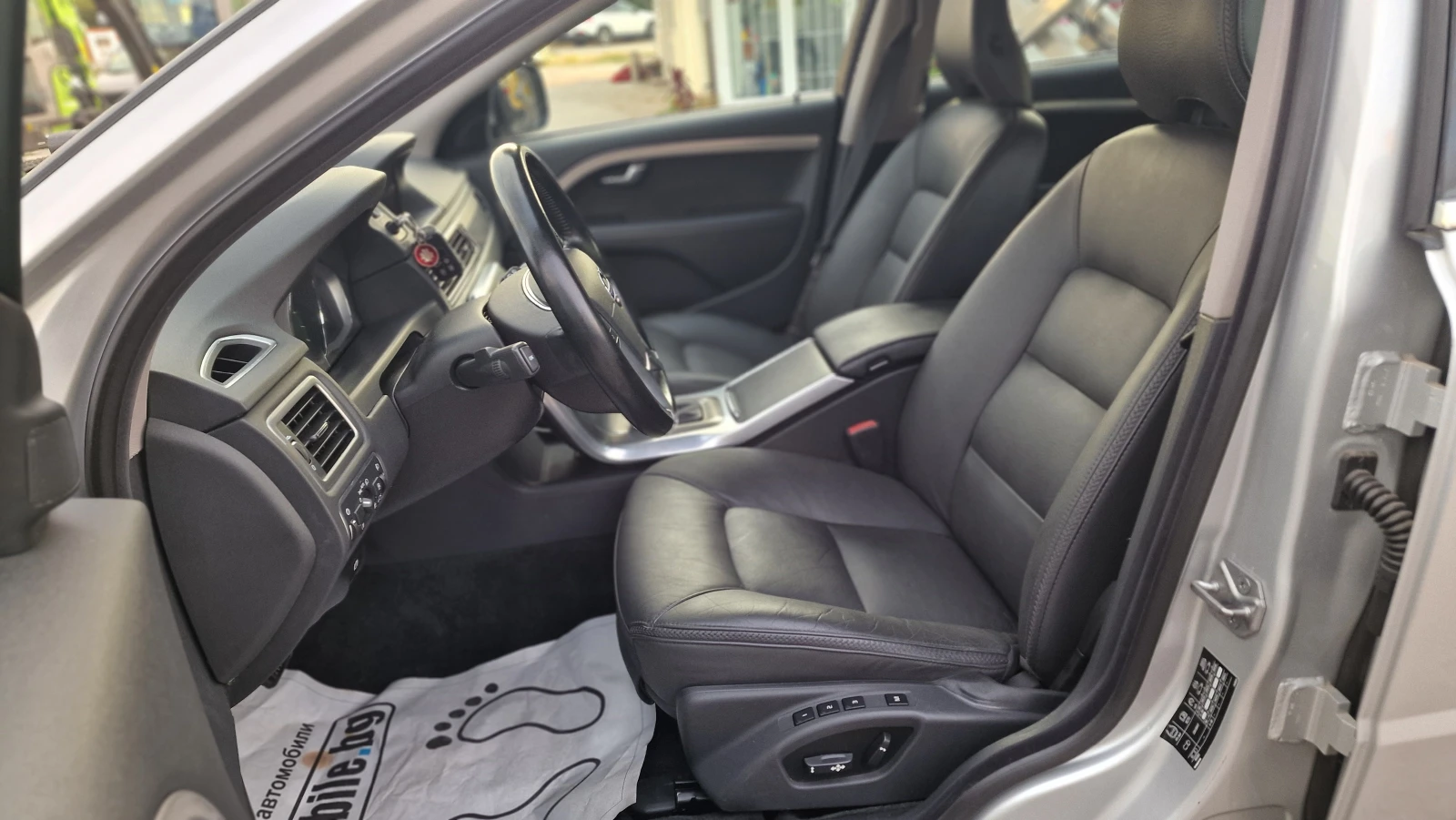 Volvo Xc70 2.4 D4 Business Mumentum, снимка 8 - Автомобили и джипове - 55796305