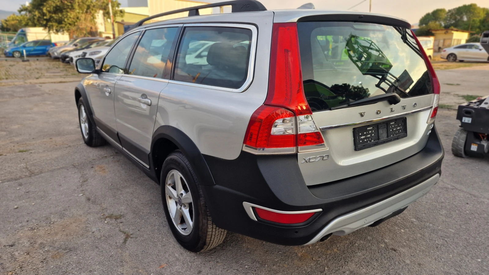 Volvo Xc70 2.4 D4 Business Mumentum, снимка 4 - Автомобили и джипове - 55796305