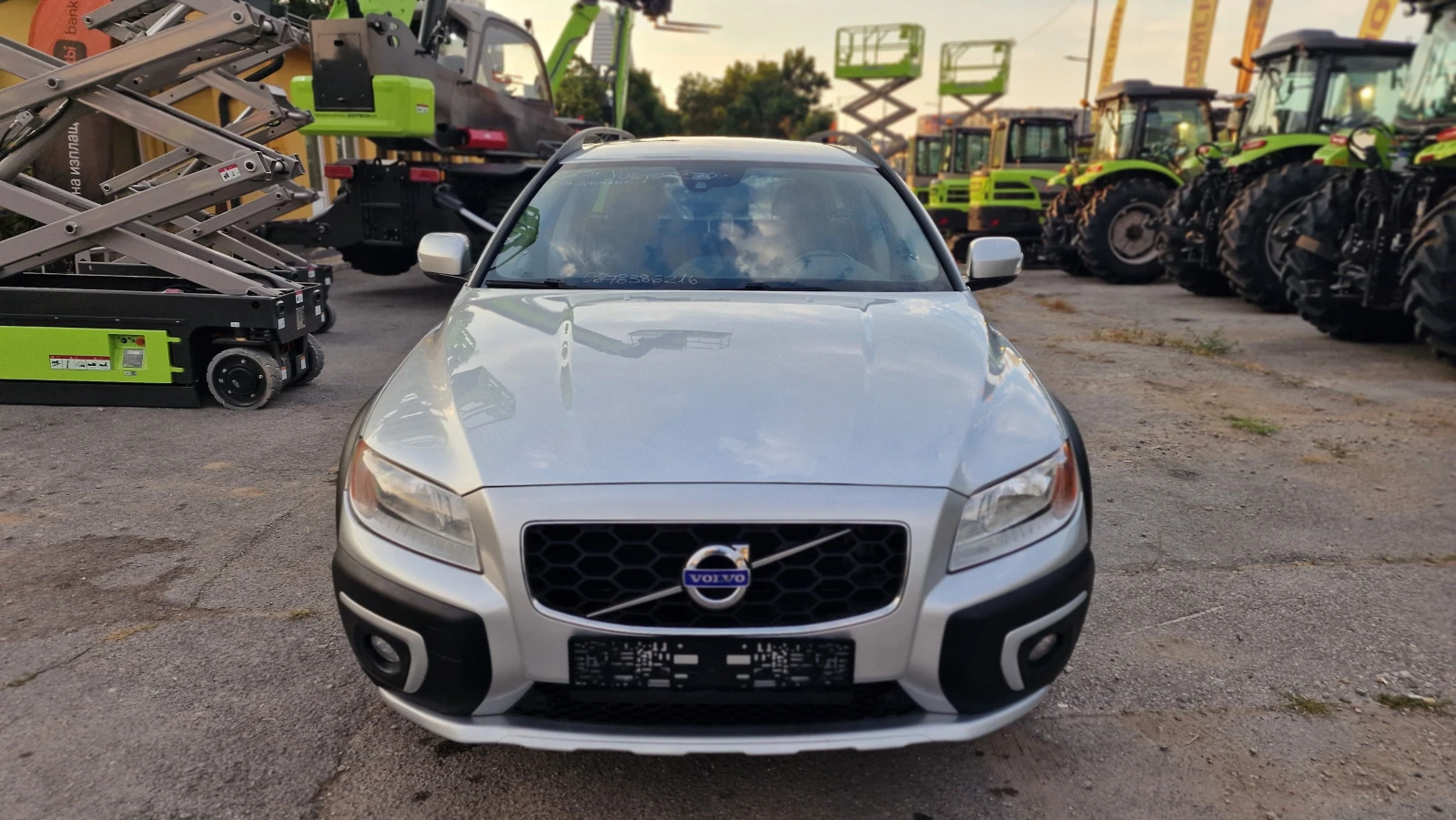 Volvo Xc70 2.4 D4 Business Mumentum, снимка 2 - Автомобили и джипове - 55796305