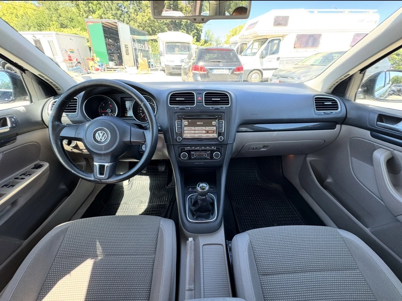 VW Golf ТОП СЪСТОЯНИЕ / НОВИ ГУМИ  / ОБСЛУЖЕНА / НАВИ , снимка 6 - Автомобили и джипове - 55977359
