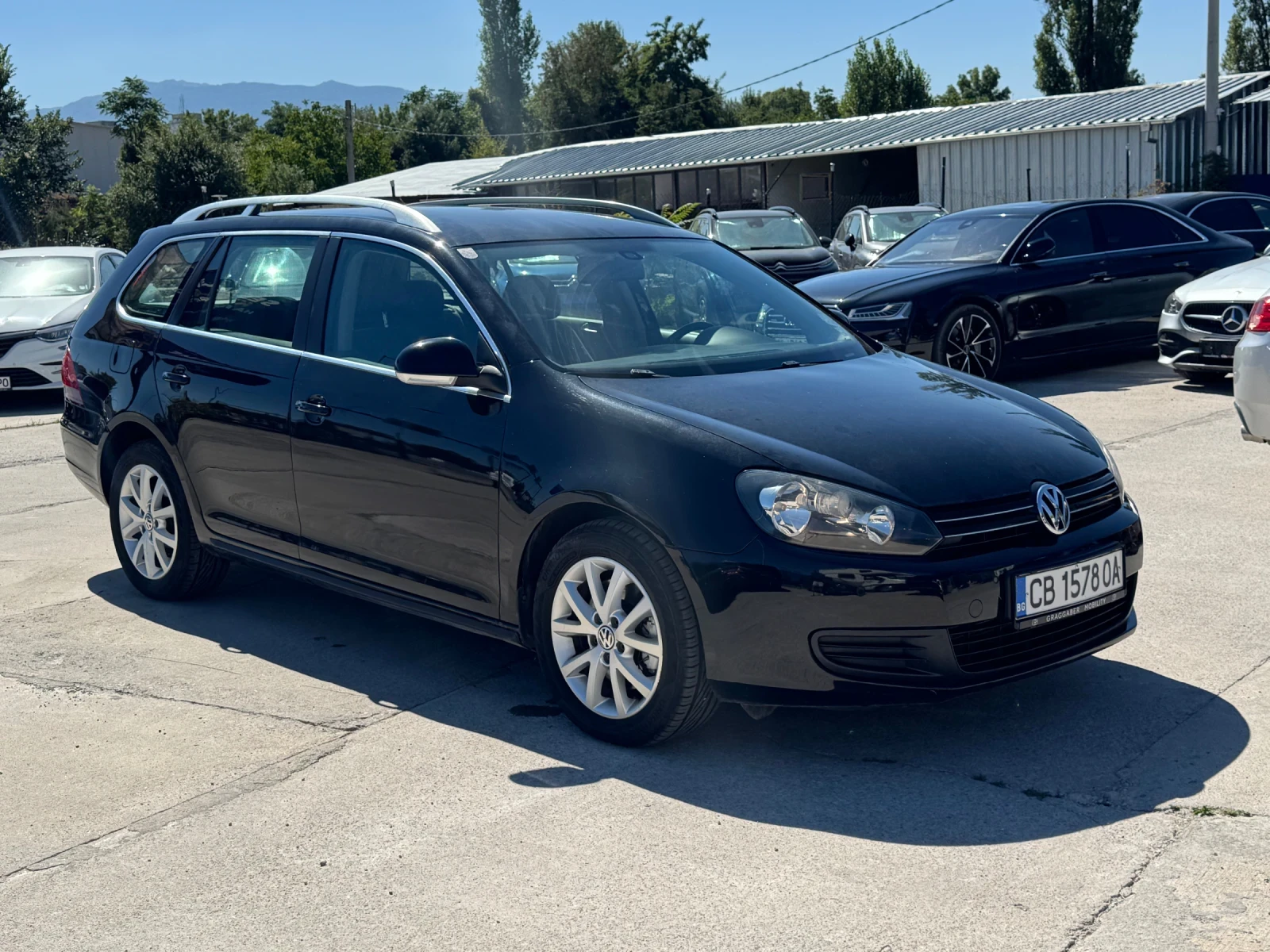 VW Golf ТОП СЪСТОЯНИЕ / НОВИ ГУМИ  / ОБСЛУЖЕНА / НАВИ , снимка 2 - Автомобили и джипове - 55977359