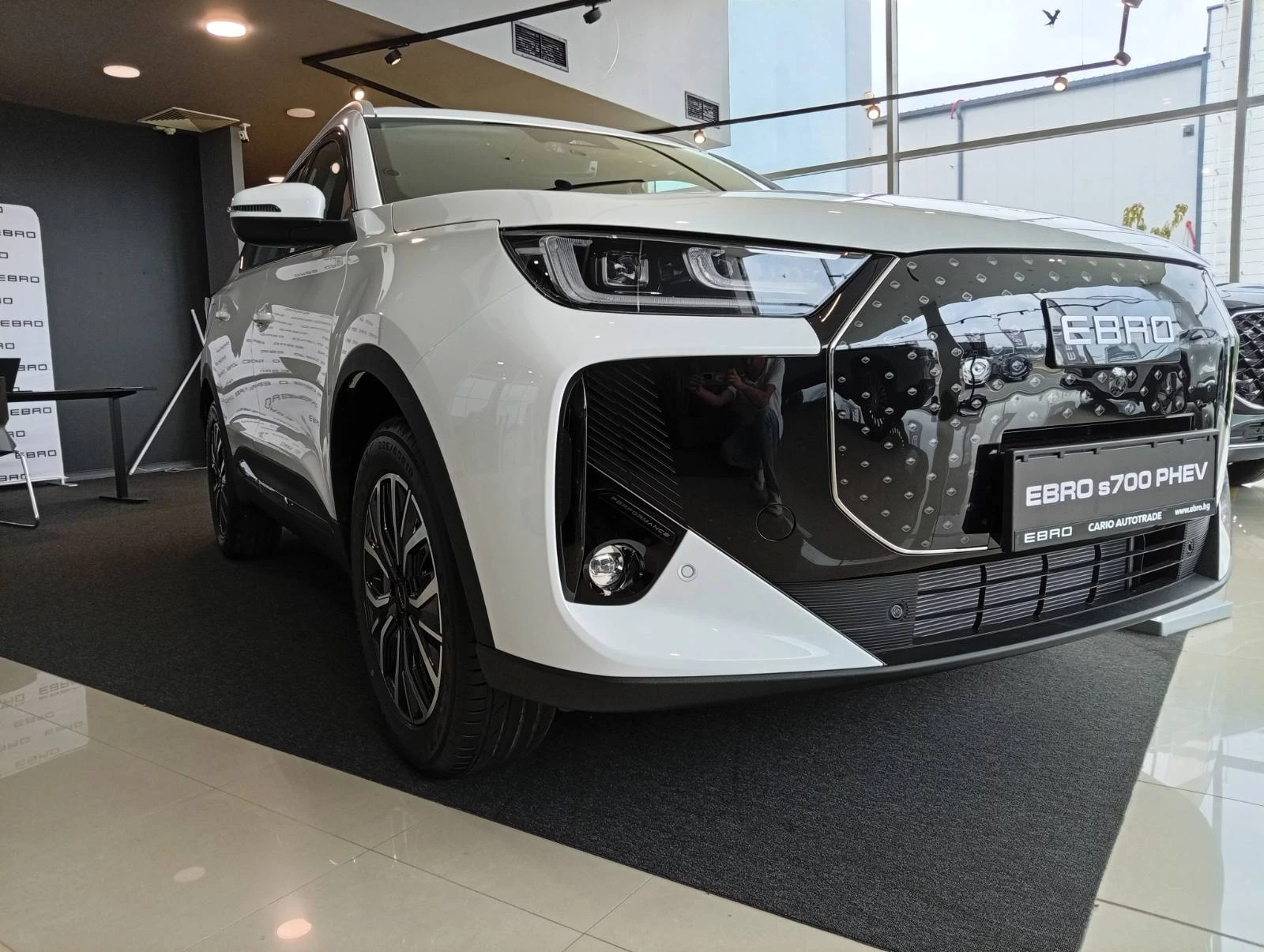 EBRO s700 PHEV Premium, снимка 3 - Автомобили и джипове - 56160780