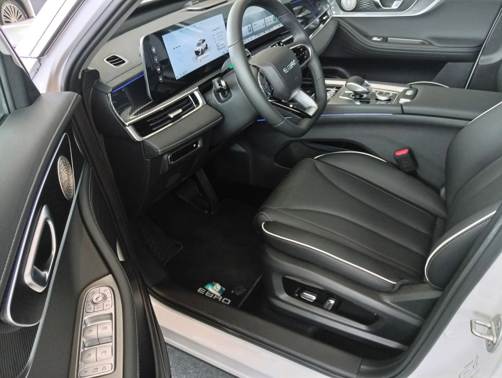 EBRO s700 PHEV Premium, снимка 8 - Автомобили и джипове - 56160780